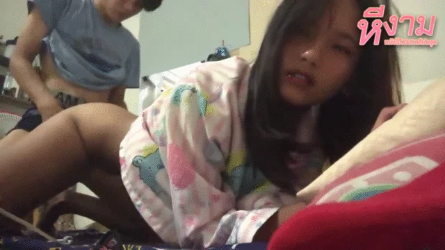 คลิปหลุดใหม่ๆ น้องส้ม สาวหน้าสวย หุ่นบางมาโดนแฟนหนุ่มปี 3 มาจับชวนน้องส้มตั้งกล้อ