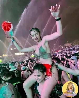 คลิปหลุด สาวซ้องานเฟสงานจบคนไม่จบได้คนมาเย็ดต่ออัดคลิปดูเอาควยเย็ดเก็บไว้ดูเสียง-300x450